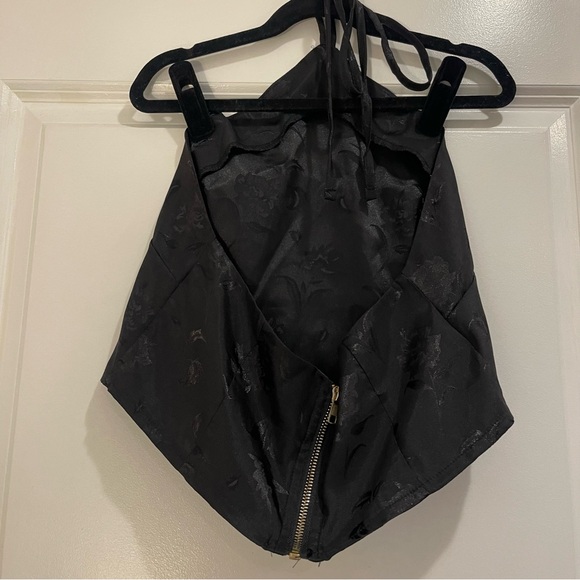 SIZE 4 | Women’s Black Halter Tank with Zip Back - Picture 3 of 3